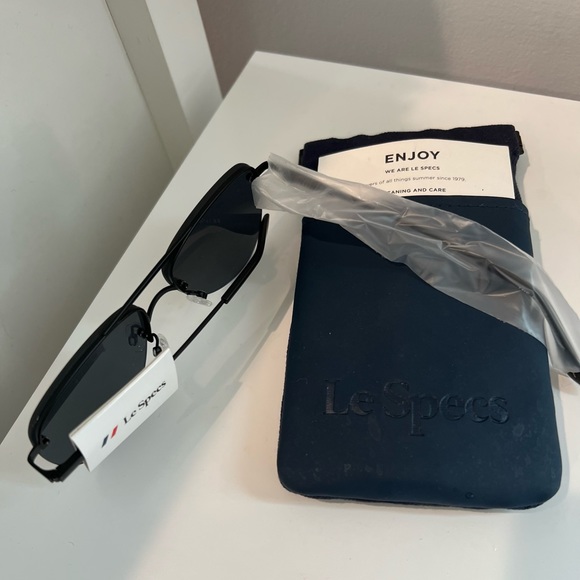 Le Specs new The Prince sunglasses in Matte Black - Picture 7 of 7